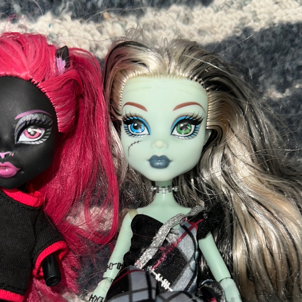Monster High Dolls Trio - Red, Black, Green - Picture 7 of 9